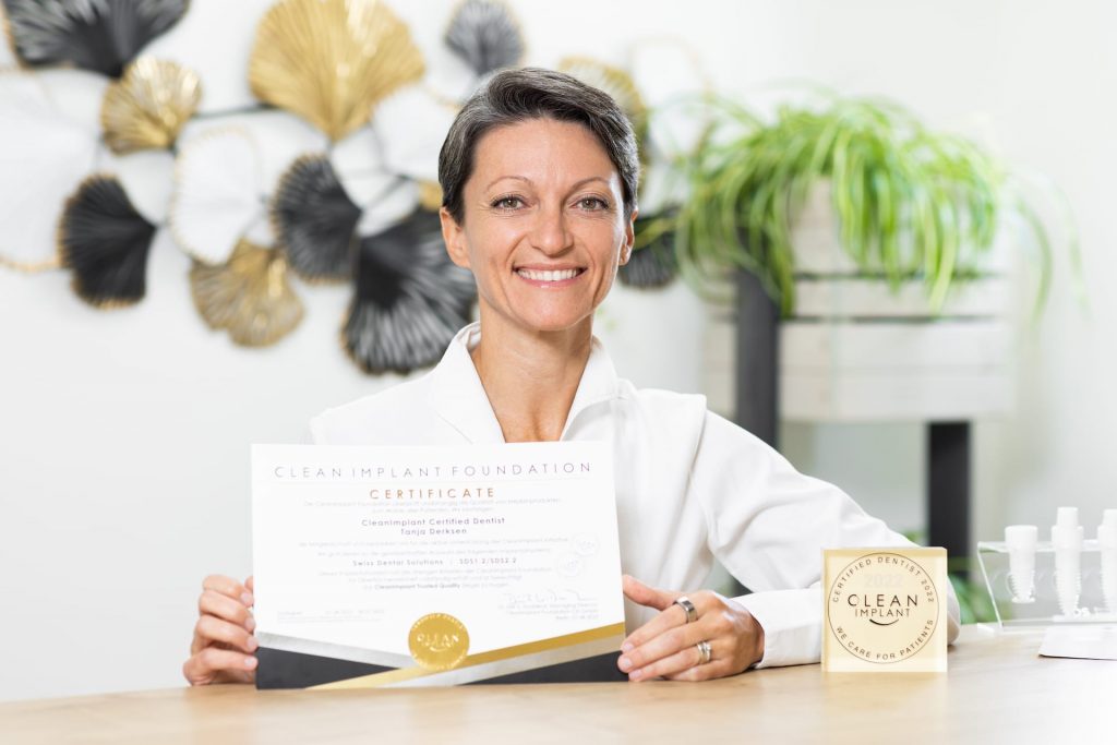 Tanja Derksen mit Zertifikat CleanImplant